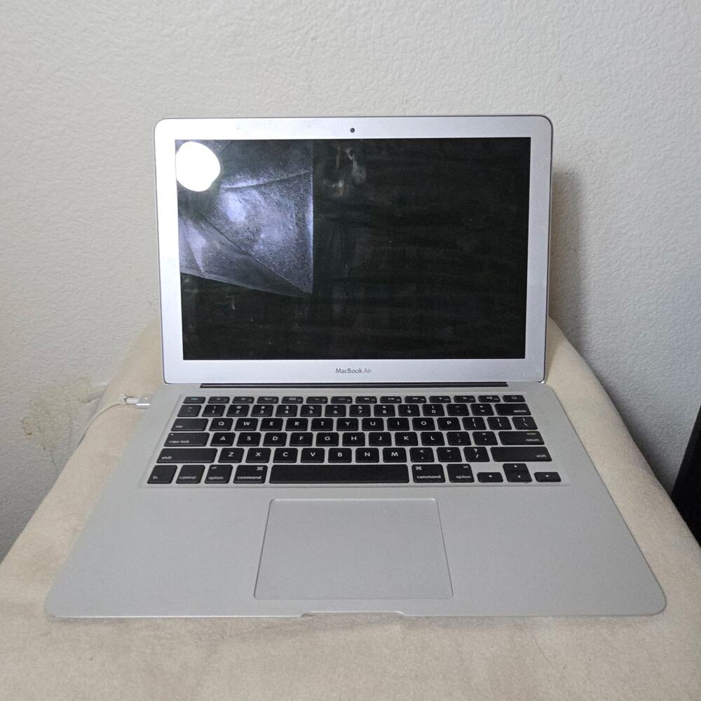 Apple Mac Book Air 2014 13in (Gray)